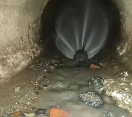 萨嘎市政管道清淤