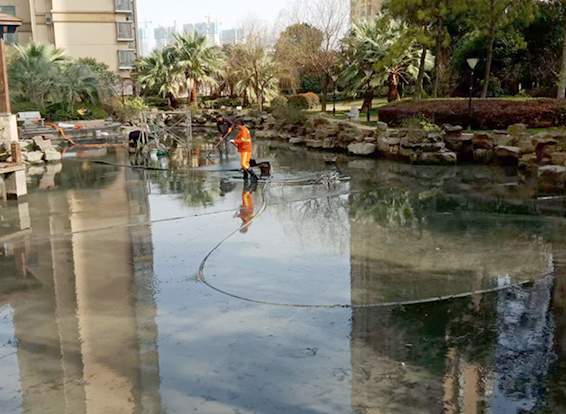 萨嘎景观池淤泥清理